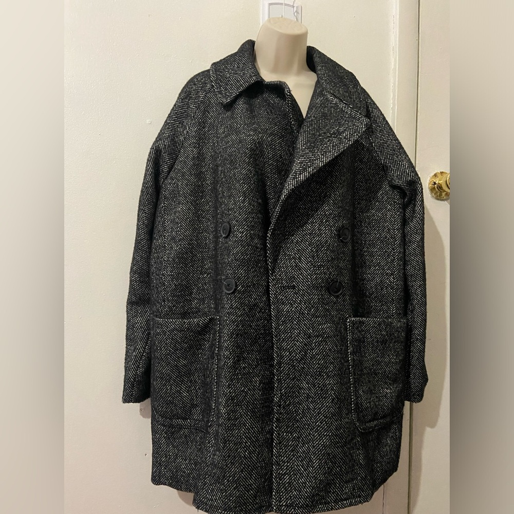 Essential fox jacket says it’s extra small but it’s oversize brand new with tags